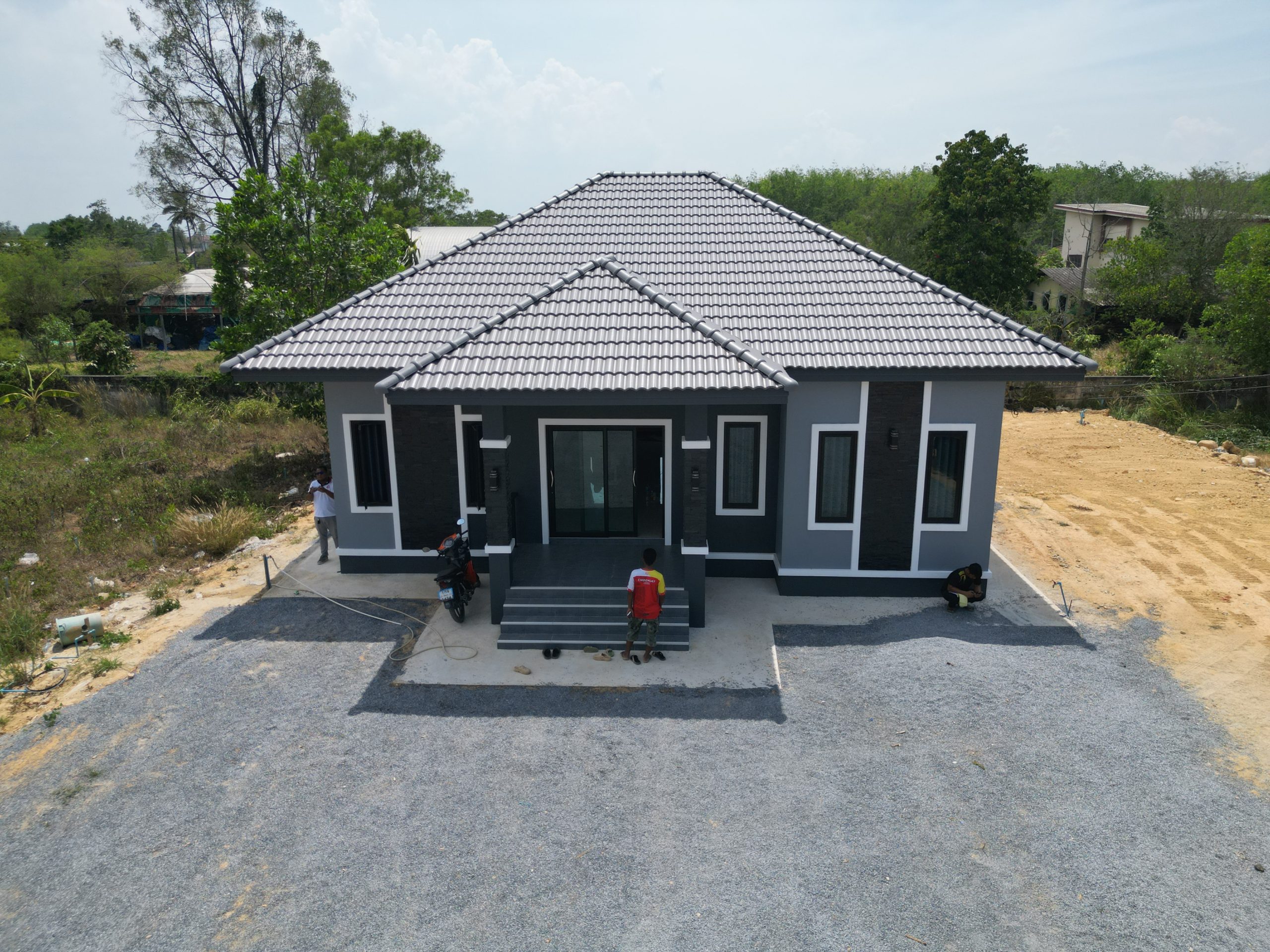 สร้างบ้านภาคใต้ บ้านชั้นเดียวหลังคาปั้นหยา ผลงาน WECON