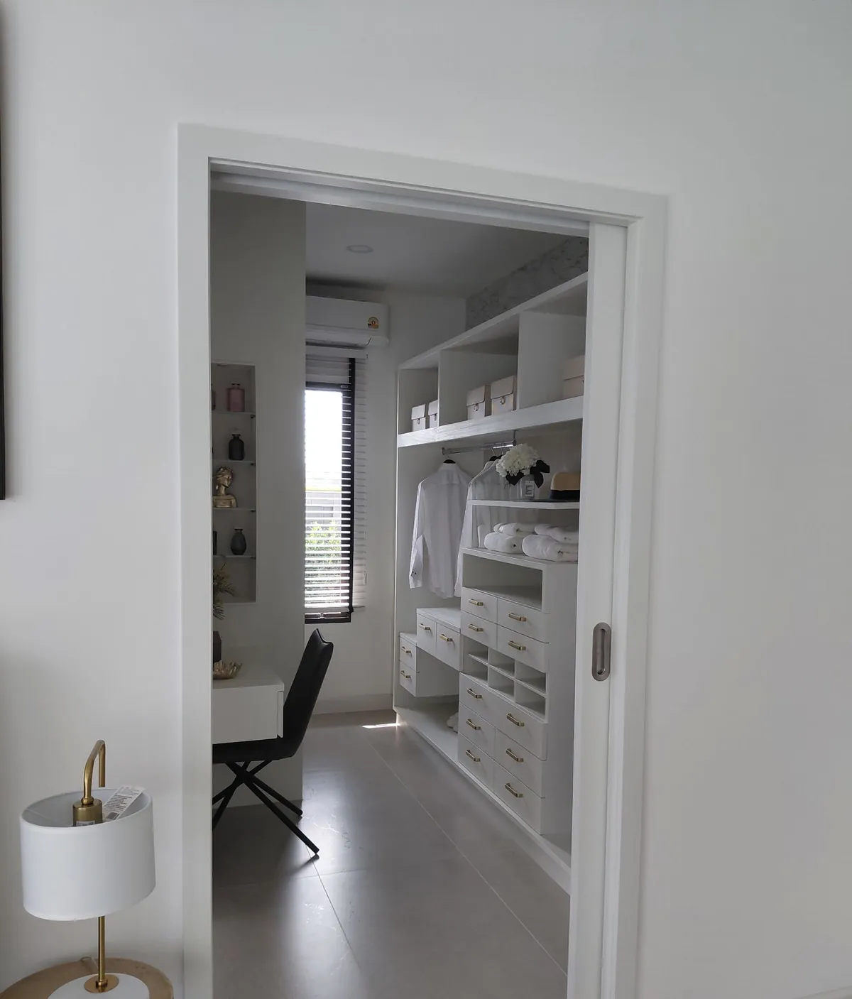 ห้องแต่งตัวบิ้วอินในบ้านที่ WECON สร้าง